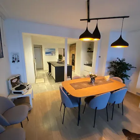 Spacious With Sea View Apartment *