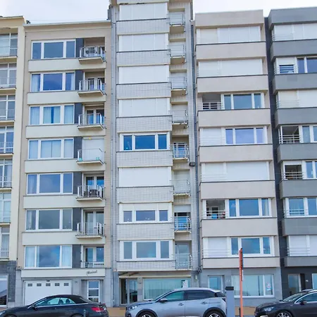 Spacious With Sea View Apartment *